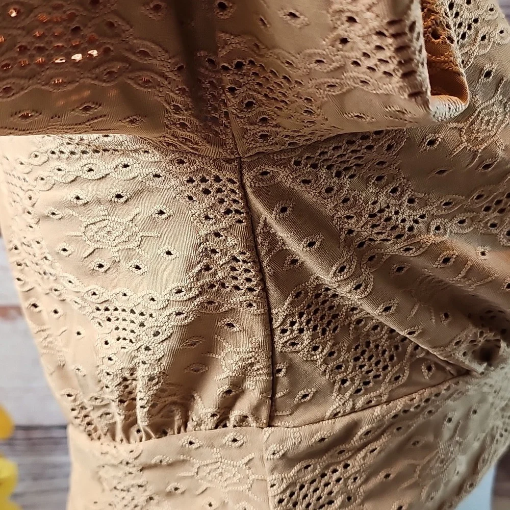 NEW URBAN ROMANTICS BROWN LONG SLEEVE EYELET PULLOVER STRETCH CROP TOP